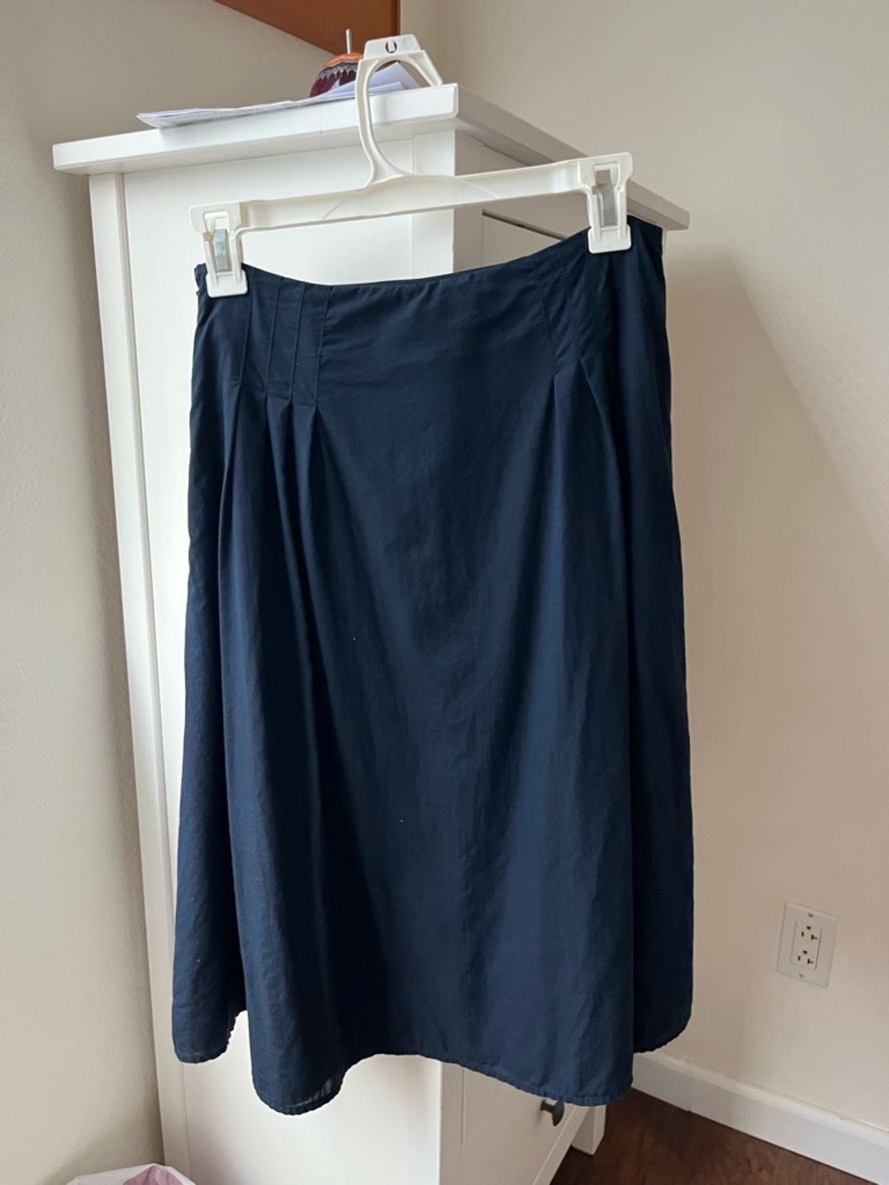 Banana Republic Classic slimming midi Skirt, size 2